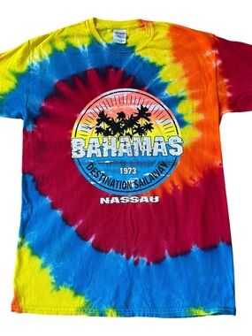 Men's medium Gildan tie-dye colorful short sleeve t-shirt with Bahamas graphic.